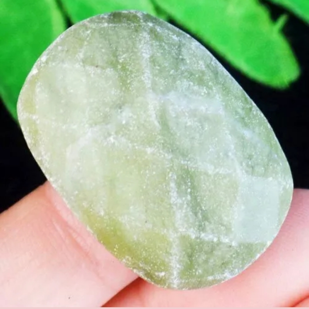 New Natural Lemon Jade Faceted Carved Ring. Size 8